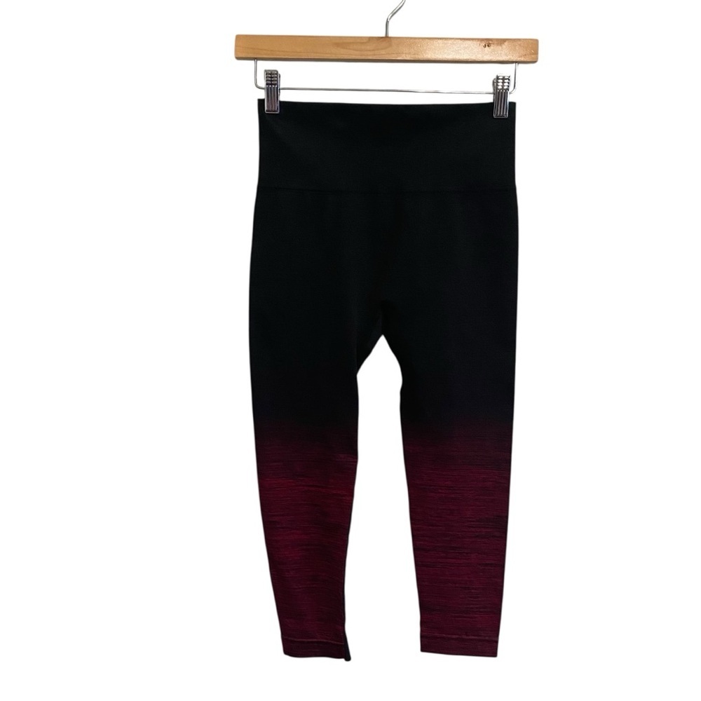 NWT Electric Yoga Stephanie Bohbot Mid Rise Red and Black Ombre Capri Size XS/S